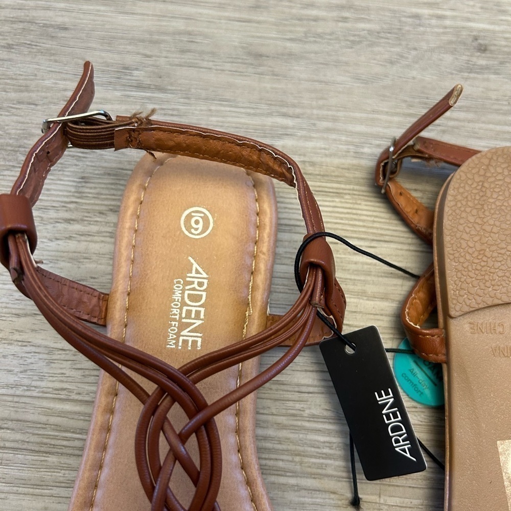 🛍️ 2/$12
New with tags women’s size 6 summer sandals - Picture 4 of 4